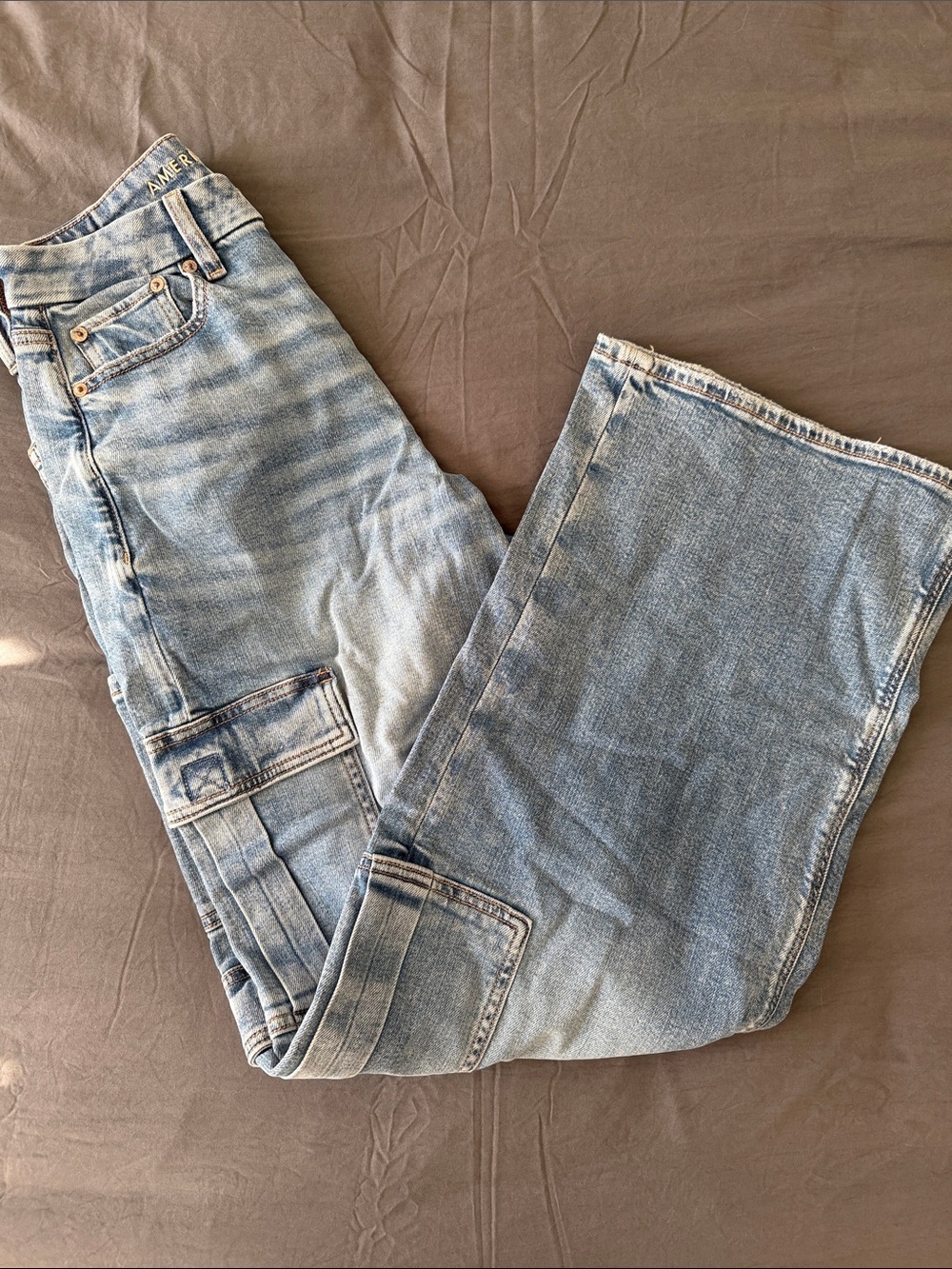 NWT - AE - Curvy Super High-waisted Baggy Wide-leg Cargo Jean - Picture 2 of 6